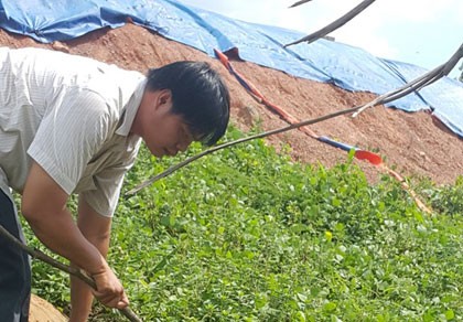 Lấy mẫu kiểm tra công ty bị người dân 'tố' gây ô nhiễm