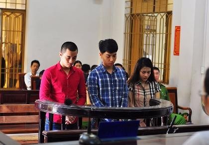 Ba thanh niên vây đánh hai cảnh sát bị thương lãnh án