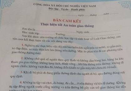 Bắt học sinh lớp 1 ký văn bản cam kết giao thông