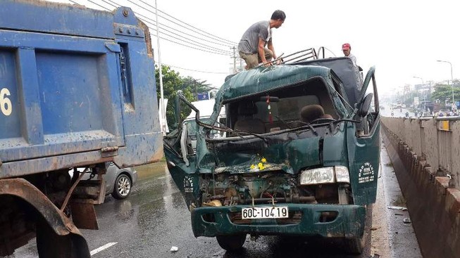 5 xe tải đâm liên hoàn trên quốc lộ, 1 người bị thương