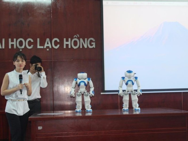 Robot giao tiếp được 21 thứ tiếng xuất hiện ở Đồng Nai