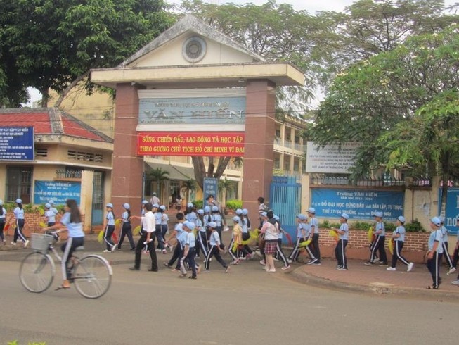 Chấp thuận việc chuyển Trường Văn Hiến sang tư thục