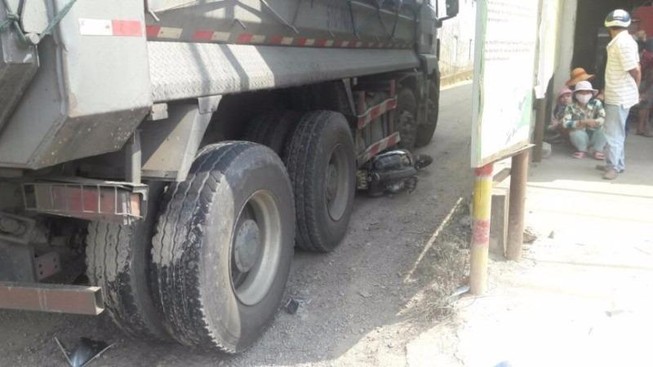Xe máy va chạm xe ben, người đàn ông tử vong tại chỗ
