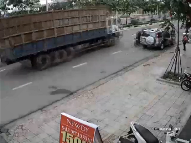 Bị tù tội từ việc mở cửa ô tô ẩu