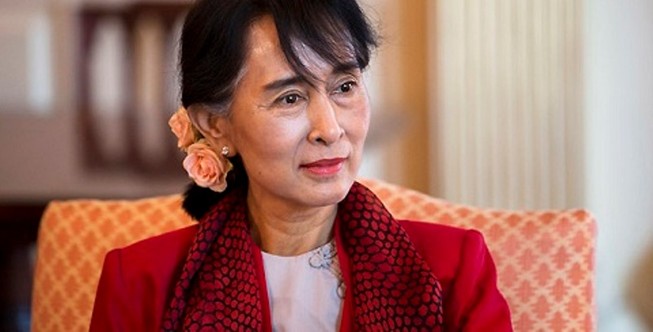 'Phụ nữ Miến Điện không xức nước hoa mà cài hoa trên đầu'