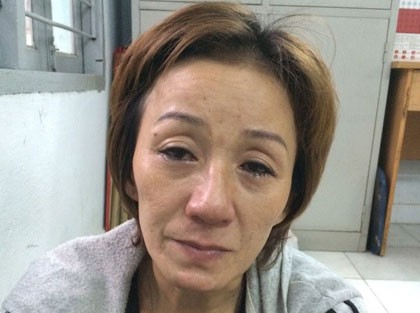 Một phụ nữ buôn ma túy 'găm' đạn, mã tấu trong nhà