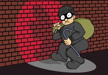 Qua nhà bạn ngủ nhờ, tiện tay trộm đồ