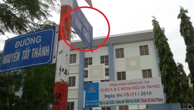 Tấm biển chỉ đường 'kỳ cục'