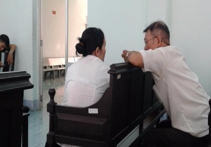 '32 tuổi, không tự kiếm tiền mua nổi cái áo thì làm được gì?'