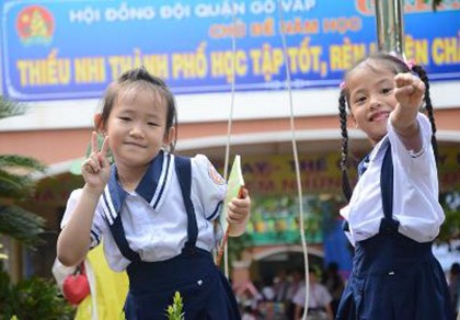 'Sáng nay con tự dậy sớm đi khai giảng, không cần ba gọi luôn'
