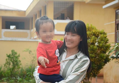 Trại giam Đắk Trung, những người còn ở lại - Kỳ 2: Theo mẹ vào tù