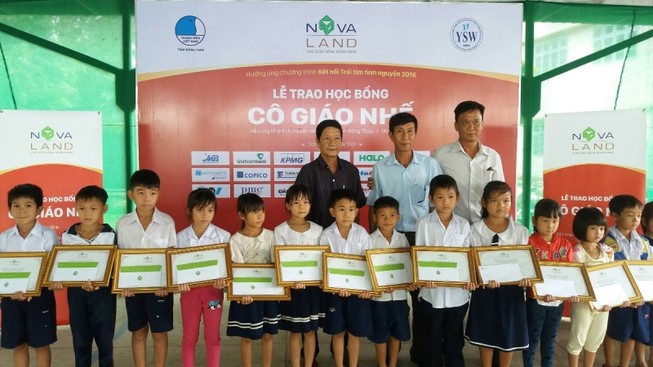 'Má bảo, có học bổng rồi thì đi học thôi!'