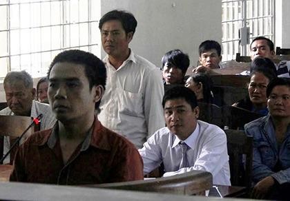 Đẩy bạn xuống sông, lãnh ba năm tù