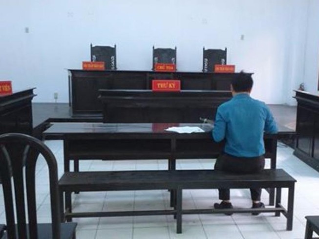 Quyết xong việc luật sư ngồi ngang hàng kiểm sát viên