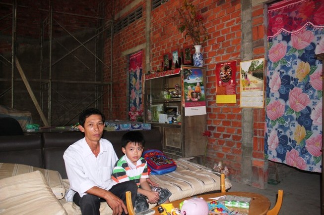 Nông dân Bến Tre xây đền thờ Bác