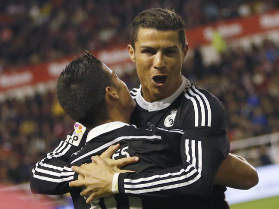Ronaldo chạm mốc “300 bàn”: Đã vĩ đại nhất rồi