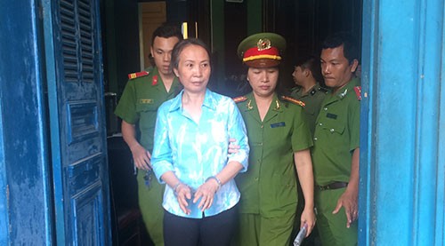 Con gái 'Nữ hoàng xe tay ga' bị tố cùng mẹ lừa đảo