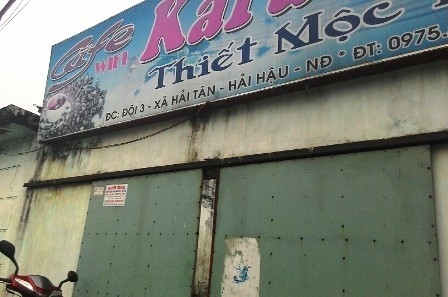 Một phụ nữ xông vào nhà hàng xóm, chém chết 3 người