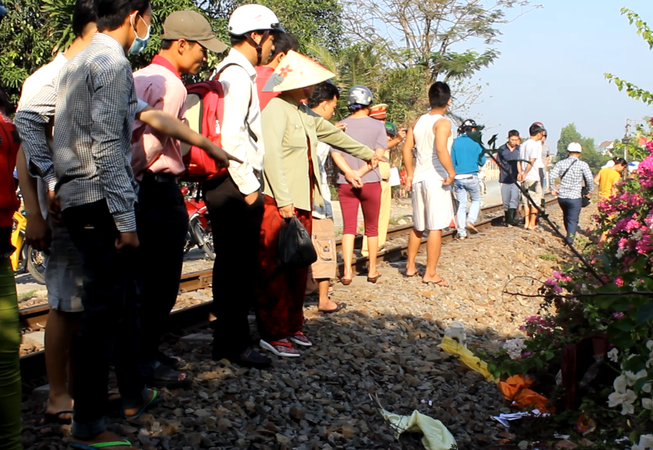 Hai bà cháu thiệt mạng vì tàu hỏa kéo lê hơn chục mét