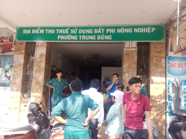 Giang hồ ngang nhiên xông vào UBND phường truy sát người