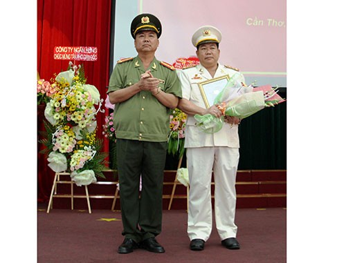 Nhân sự mới