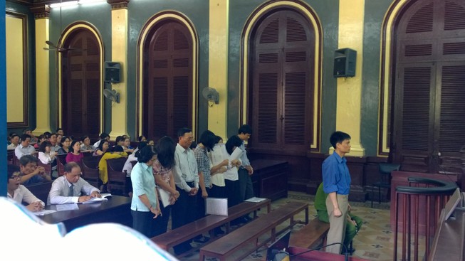 Án chung thân cho nhân viên lừa đảo 44 tỉ đồng