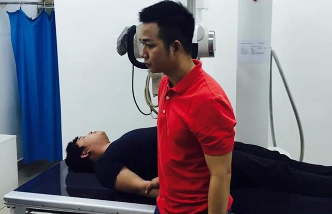Ca sĩ Quang Lê, Tuấn Hưng nhập viện