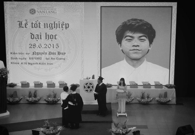 Nam sinh mất đột ngột, cha nhận thay bằng tốt nghiệp