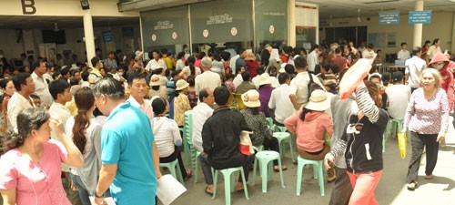 Bốn khó khăn trong thực hiện BHYT toàn dân