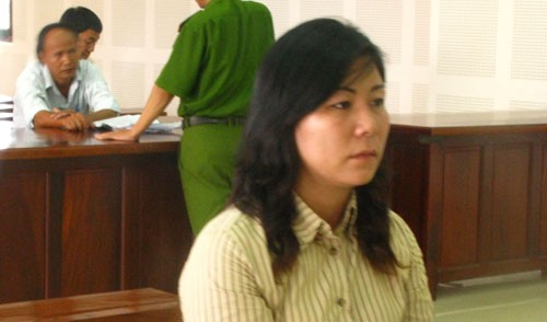 Đình chỉ vụ án cô giáo 'cướp' vàng người tình