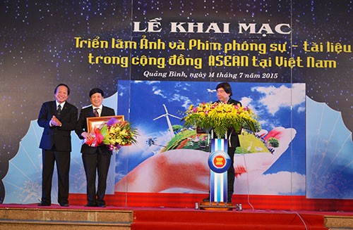 Triển lãm Ảnh và Phim phóng sự - Tài liệu trong cộng đồng ASEAN