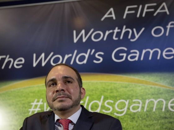 Phó Chủ tịch FIFA, Hoàng tử Ali: 'Ông Blatter phải rời FIFA ngay bây giờ'