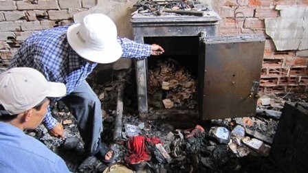Nhặt được két sắt cùng 6 sổ tiết kiệm 300 triệu đồng