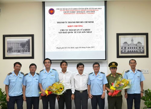 Thành ủy TP.HCM thưởng nóng vụ ngăn chặn vũ khí quân dụng vào Việt Nam