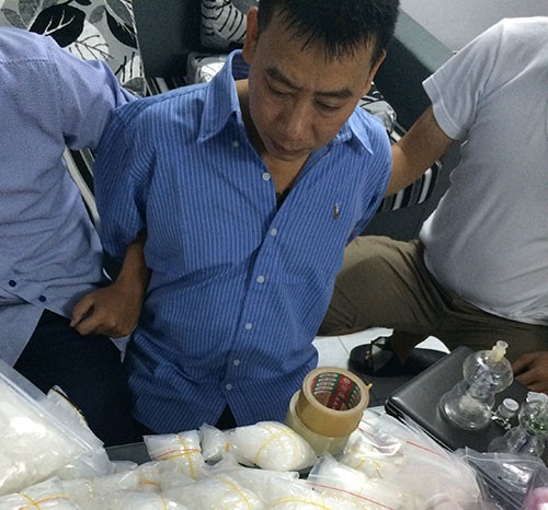Bắt 2 nghi can thu giữ hơn 13kg ma túy đá