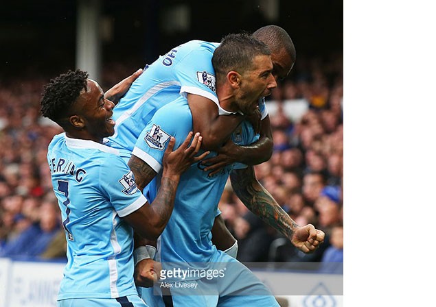 Everton 0-2 Man City: Màu xanh thành Man chiếm ngôi đầu bảng