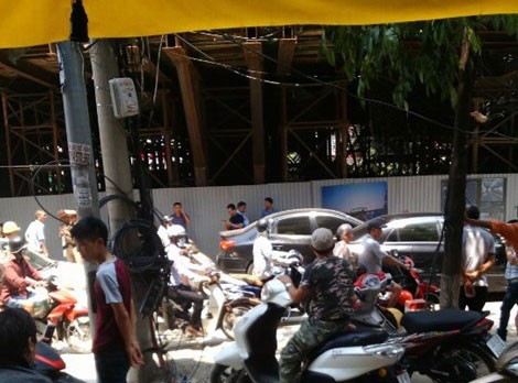 Cảnh cáo tổng thầu Trung Quốc sau sự cố thanh sắt rơi trúng ôtô