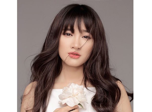 Nhã Phương lớn lên từ gánh hàng rong của mẹ