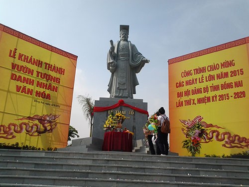 Học lịch sử ở khu vườn tượng danh nhân