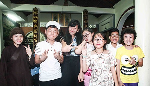 Thiện Nhân, Hoàng Anh vui trung thu cùng trẻ em nghèo