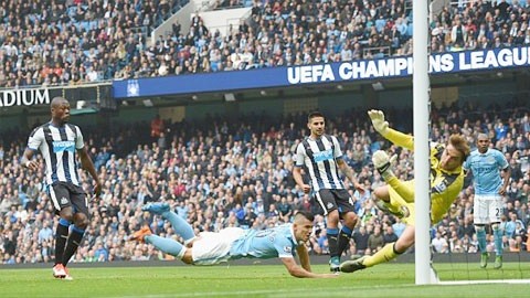 Đại thắng Newcastle, Man xanh tạm chiếm ngôi đầu