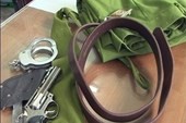 Bắt nghi can giả danh công an, cán bộ lừa cửa hàng điện thoại