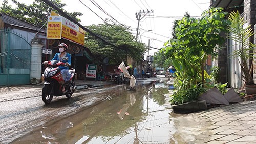 Người dân lo lắng triều cường sẽ ảnh hưởng đến buôn bán