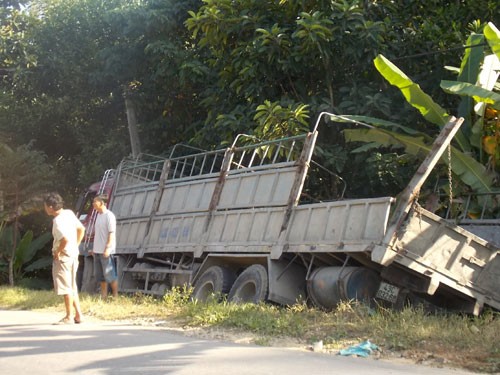 Xe tải cán khiến một phụ nữ tử vong tại chỗ