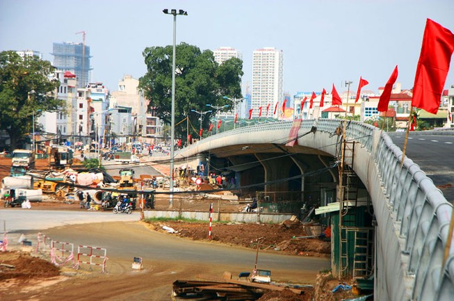 Cận cảnh con đường hơn 6 ngàn tỉ đồng trong ngày đầu thông xe