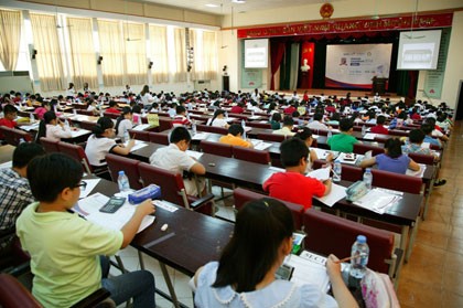Hơn 500 thí sinh bước vào vòng hai cuộc thi English Champion