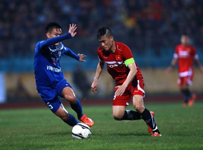 Công Vinh lập hattrick, tuyển Việt Nam đè bẹp Than Quảng Ninh
