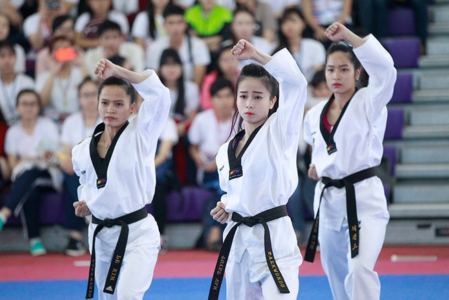 'Nữ hoàng' Châu Tuyết Vân lên ngôi tại Cúp sinh viên 2016 