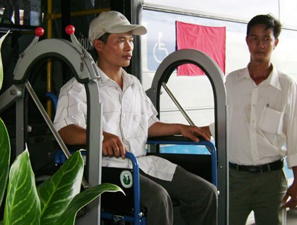 Xe buýt nên thân thiện hơn với người khuyết tật