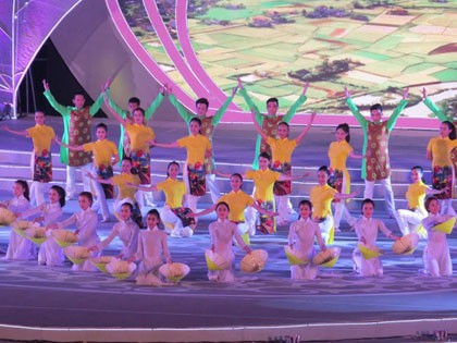 Bế mạc Festival Huế 2016 đậm chất... cố đô